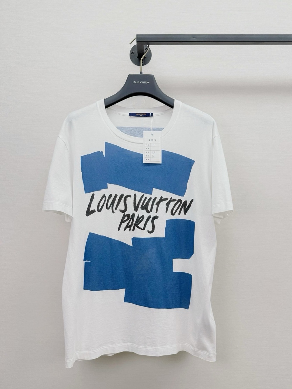 🚩steal Louis Vuitton White Tee with Bold Blue Graphic